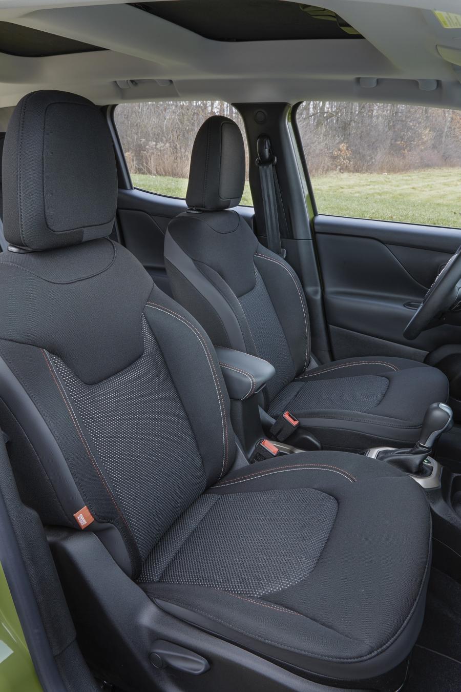 Интерьер Jeep Renegade 75th Anniversary 2016 года  (NA) (фото 5 из 14)